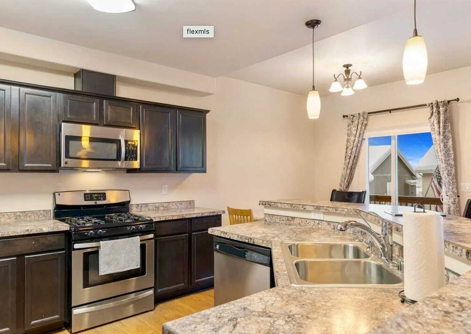 3 bed, 2.5 bath, 1694 sqft, $2,995 — Photo 1