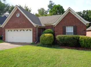 9888 Woodland Bend Dr, Lakeland, TN 38002
