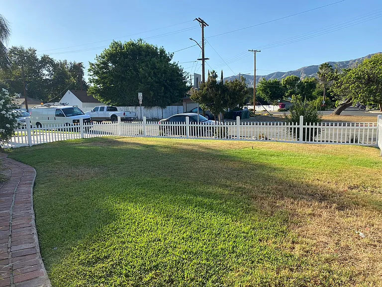 1610 Winona Ave — Photo 32