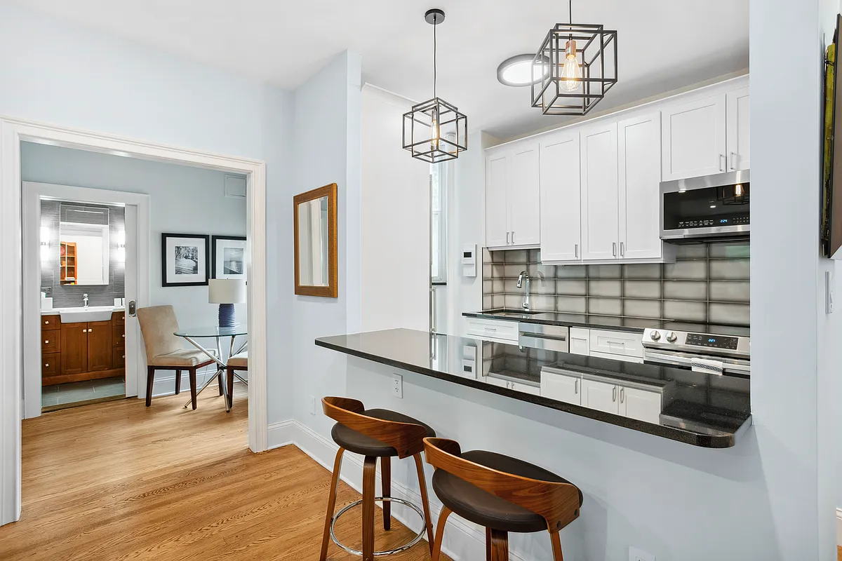 333 East 41st St Unit 5D  