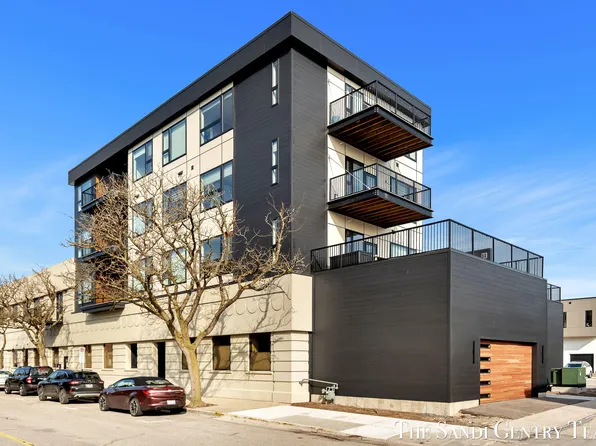 300 Washington Ave Unit 16, Grand Haven, MI 49417