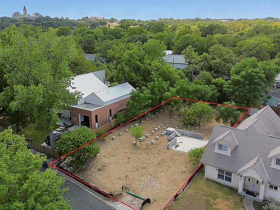 3rd image of 2602 Little John Ln