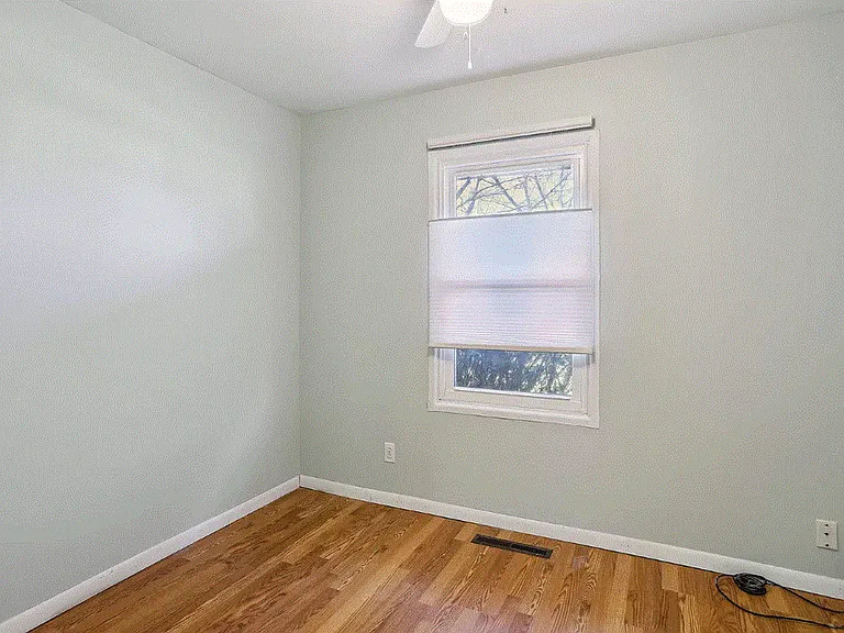 1706 Parkside Ter — Photo 10