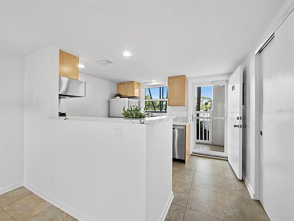 4th image of 5231 Gulf Of Mexico Dr APT 104