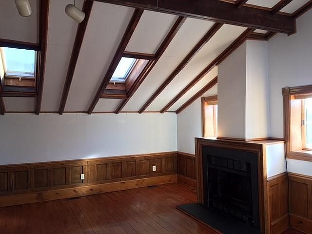 Living Room w Skylights and Fireplace