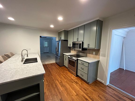 4th image of 1615 Iris Dr