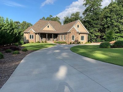 105 W Waters Edge Ln, West Union, SC, 29696