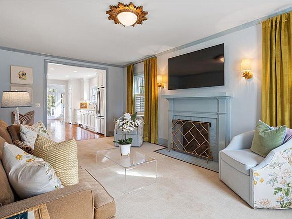 4th image of 2104 Reaves Dr