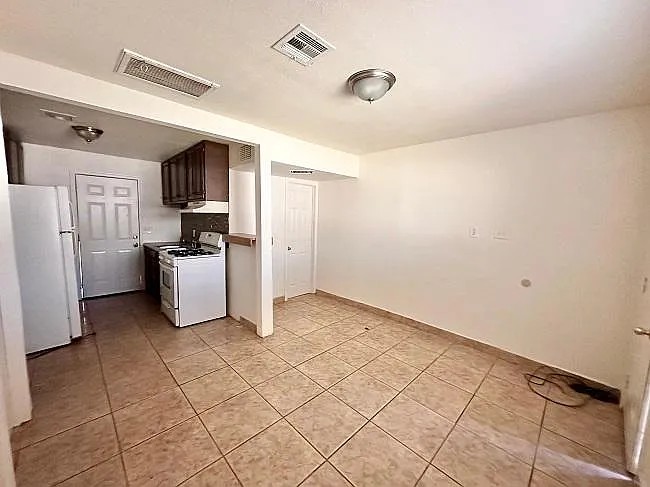 3645 W 8th St #5 — Photo 3