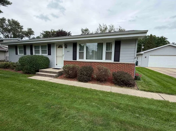 2211 E Easy St, Beloit, WI 53511