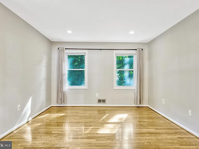 5021 Fleming Dr — Photo 26