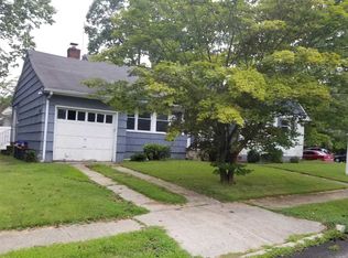 49 King St, Freeport, NY 11520