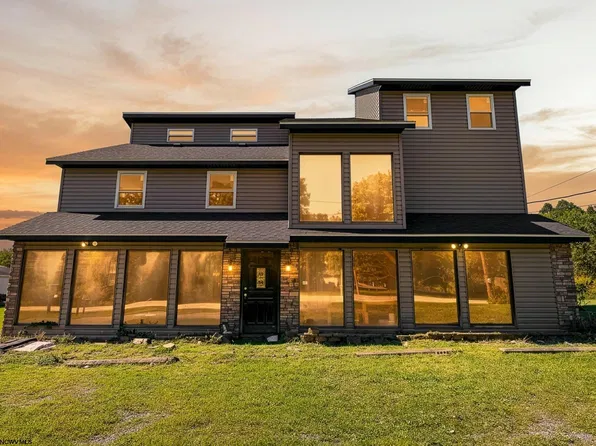 3824 Grafton Rd, Morgantown, WV 26508