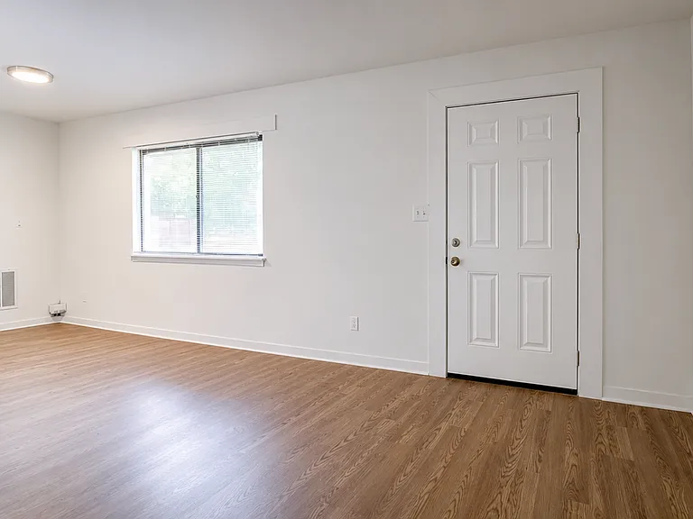 15216 Bellaire Ave — Photo 4