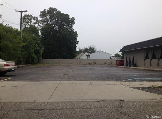 3rd image of 1225 Woodward Hts