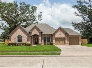 112 Mallard Dr, Clute, TX 77531