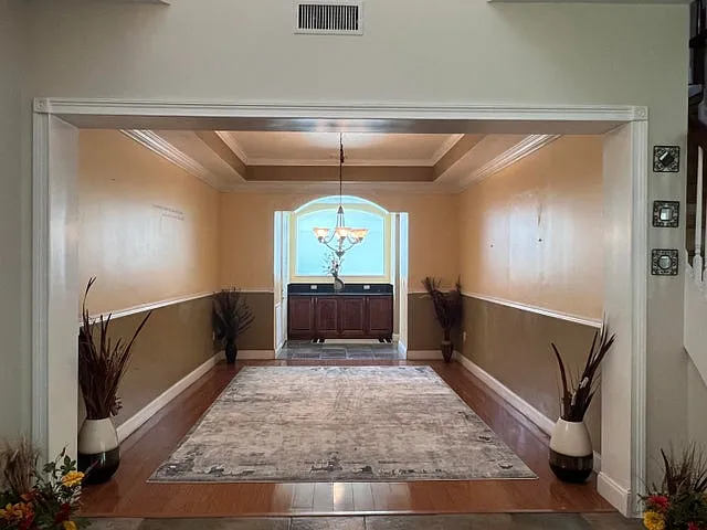 6 bed, 4168 sqft, $6,000 — Photo 3