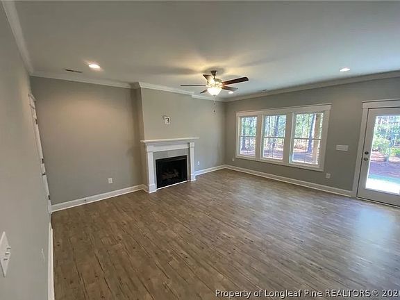 5th image of 735 Blue Bird Dr