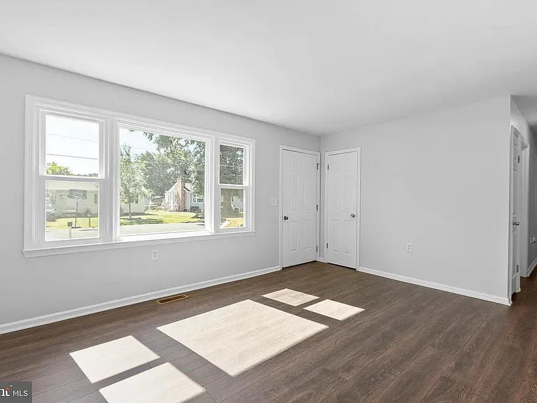415 Hamilton St — Photo 5