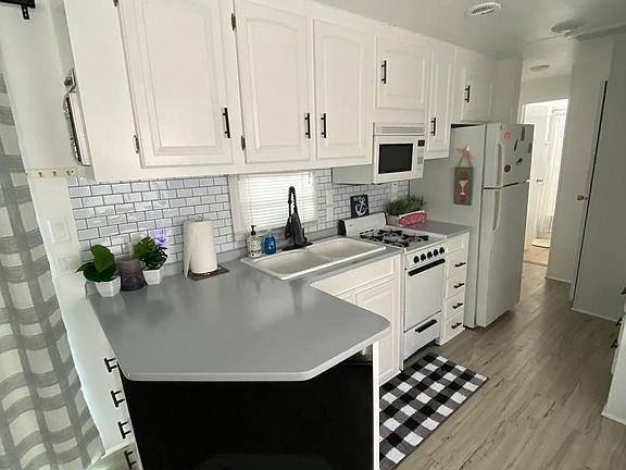 2nd image of 325 Calusa St #454