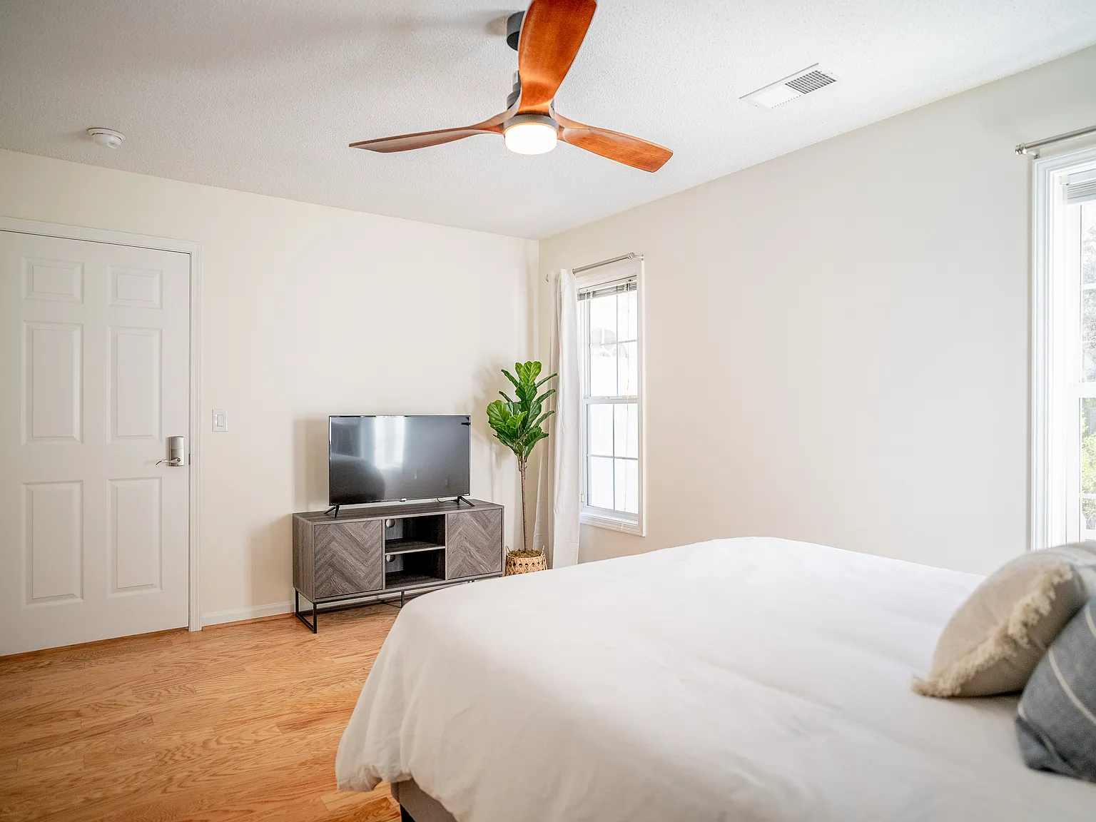 2 bed, 1291 sqft, $1,800 — Photo 3