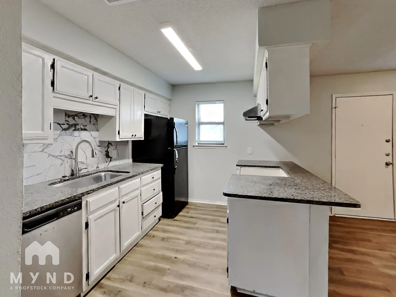 3 bed, 1.5 bath, 1082 sqft, $1,710 — Photo 4