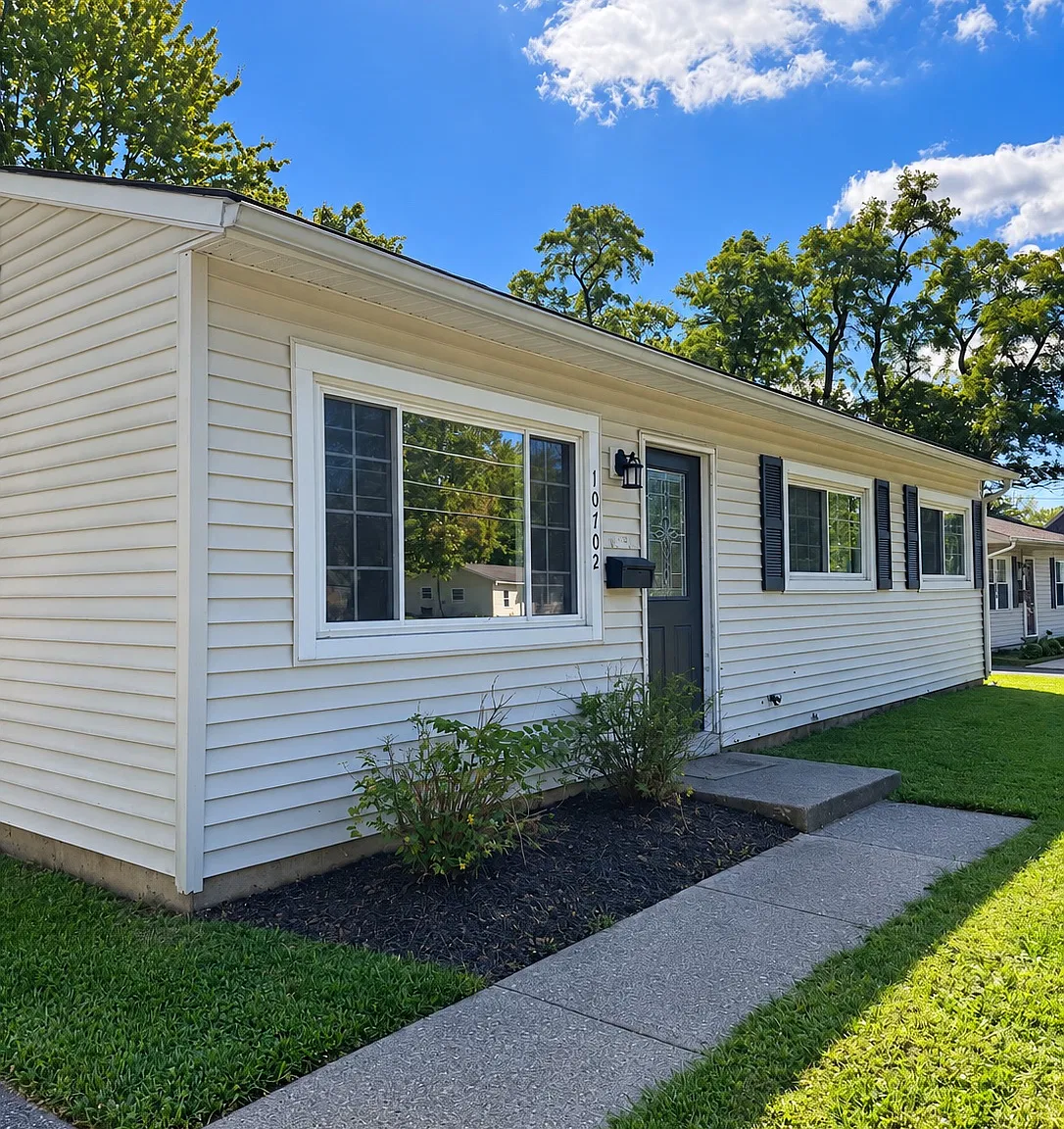 3 bed, 925 sqft, $1,925 — Photo 1