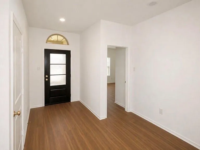 7907 Elk Grove Ln — Photo 3