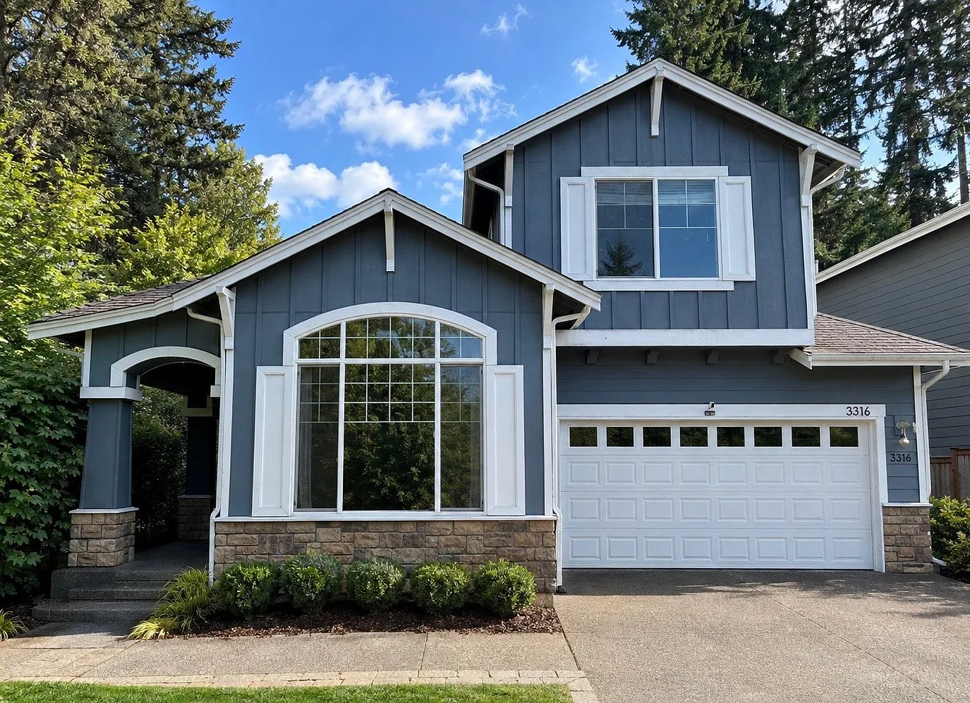 4 bed, 2.5 bath, 3147 sqft, $4,195 — Photo 1