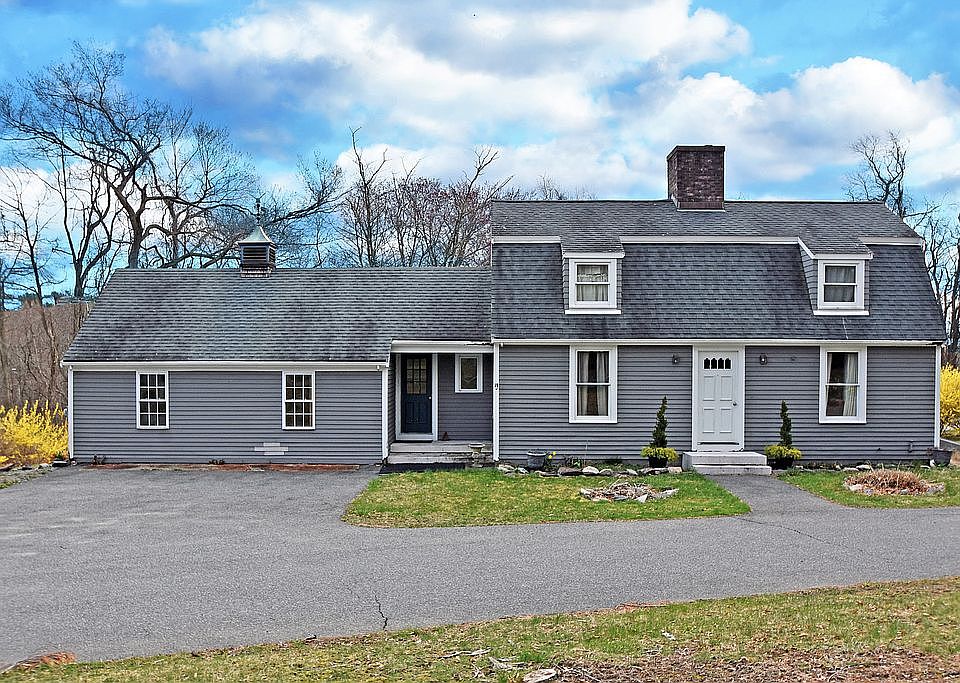 1st image of 4 Heritage Hill Dr