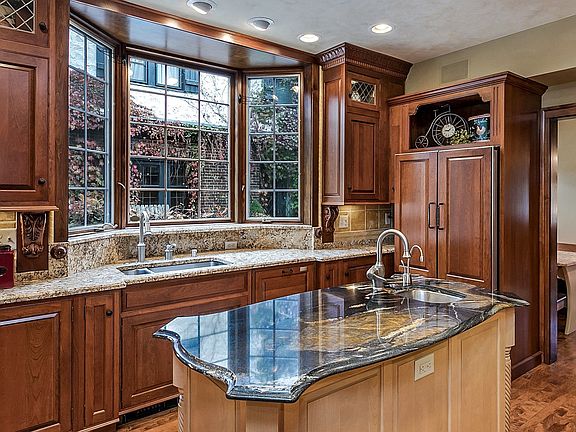 4th image of 3465 N Lake Dr