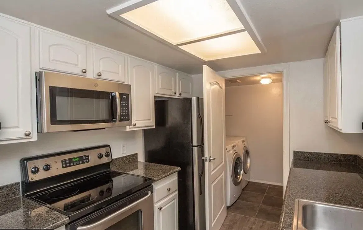 12007 Alta Carmel Ct — Photo 2