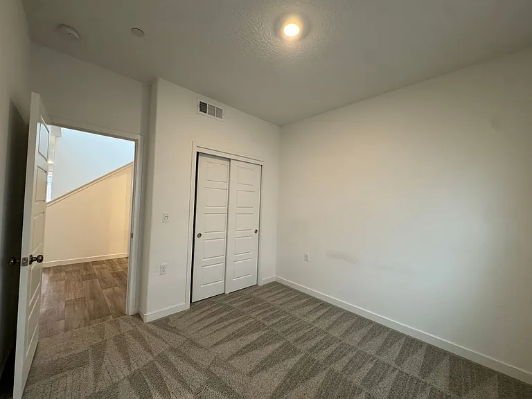 997 W Pioneer Dr — Photo 14