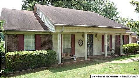 3rd image of 1213 Thunderbird Dr N