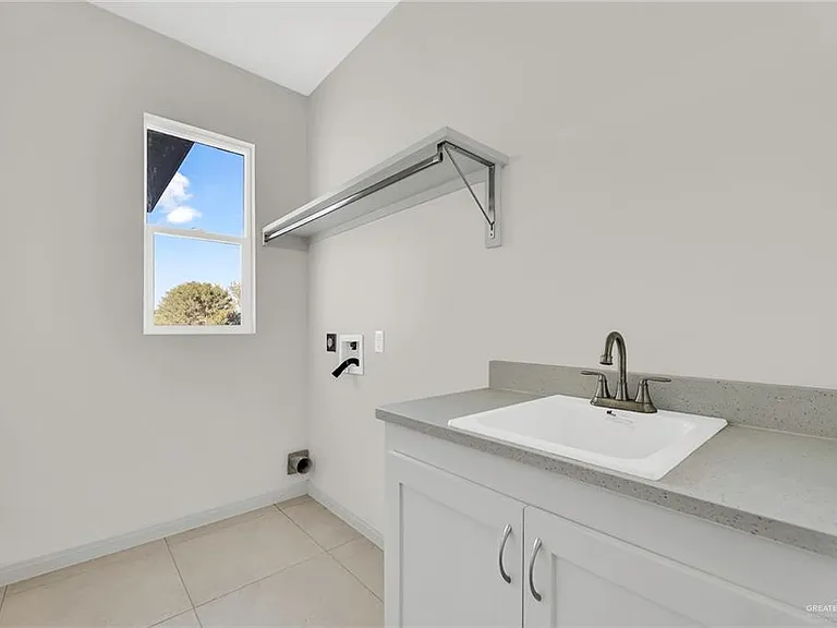 1202 S Linda St — Photo 17