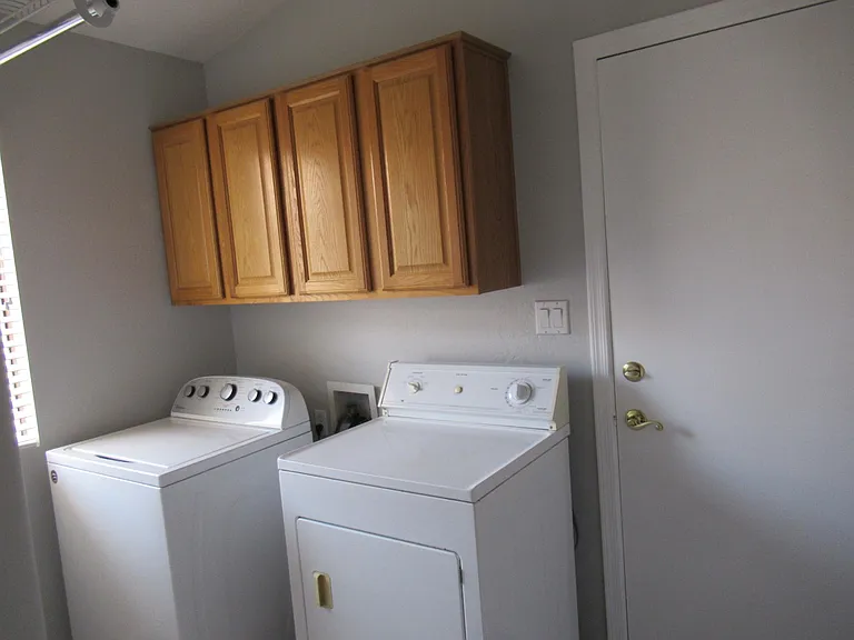 529 E Cantebria Dr — Photo 17
