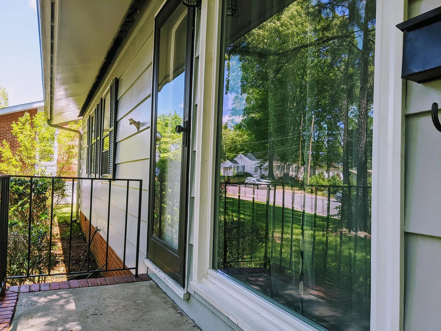 3 bed, 1255 sqft, $1,895 — Photo 3