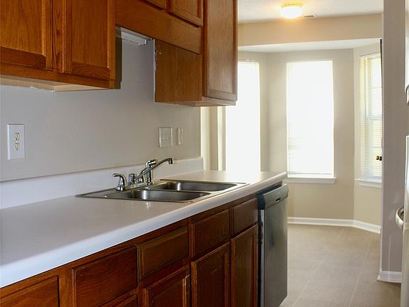 5th image of 4621 Victory Ln