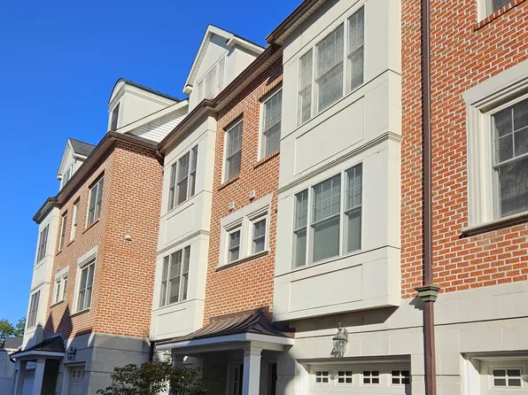 14 1st Street APT J, Stamford, CT 06905