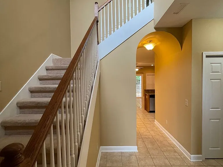 202 Eagle Lndg — Photo 2