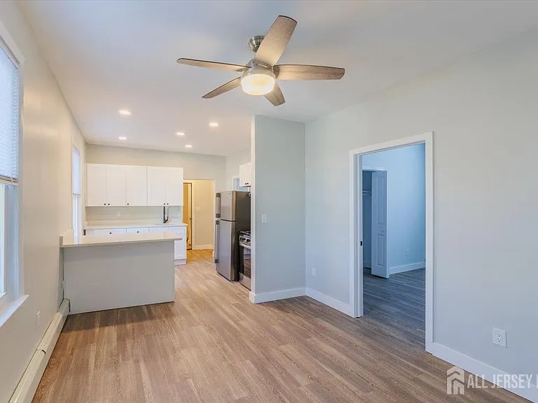382 Summit Ave #2B — Photo 4
