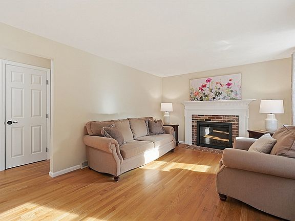 3rd image of 10 Douglas Ave