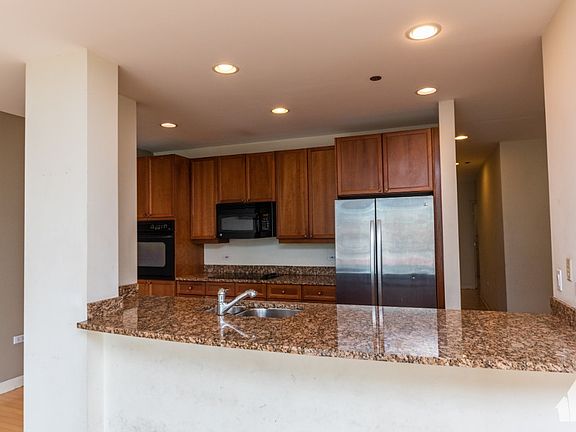 5th image of 737 W Washington Blvd #301