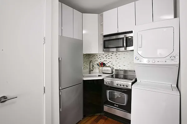 Rented by Roomors Living Inc | media 8