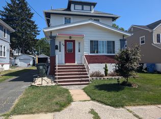 26 S 2nd St, Fords, NJ 08863