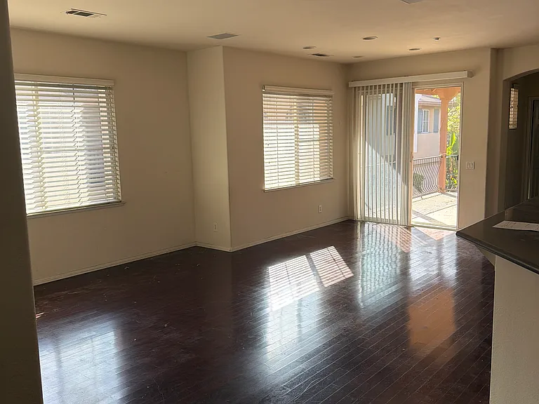 48 Salton — Photo 1