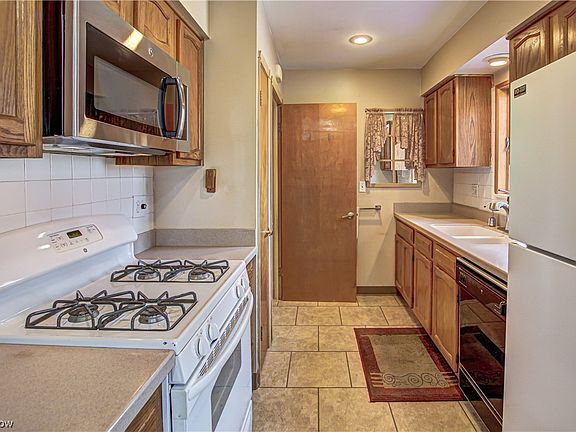 4th image of 15364 Sylvia Dr