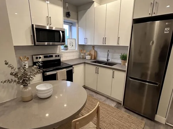 728 Queen St E #5, Toronto, ON M4M 1H2