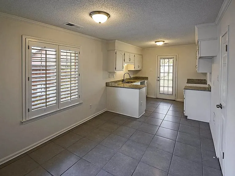 9440 Kaki Ln — Photo 8