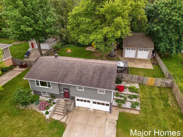 1724 Sandra St NW, Grand Rapids, MI 49544